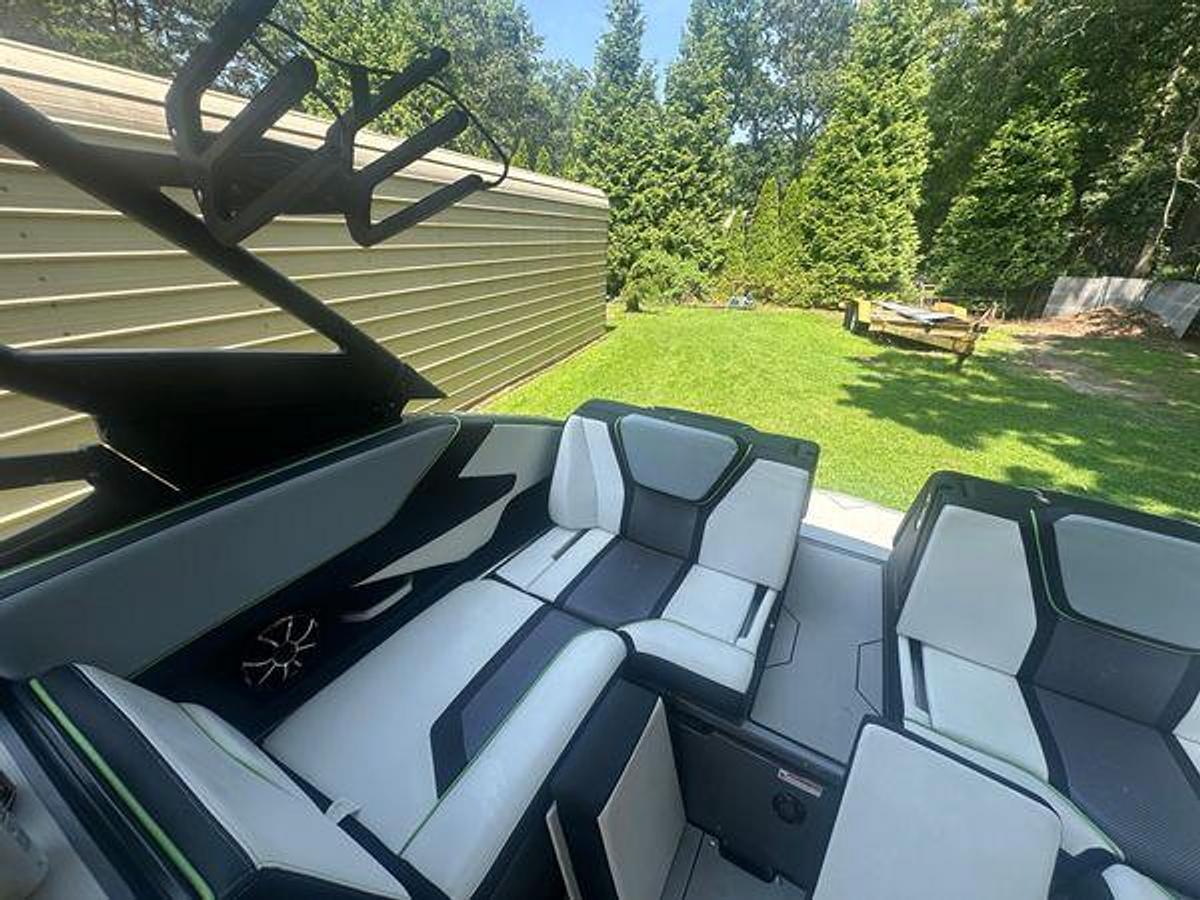 Used 2021 Yamaha Boat 255XD | 25ft