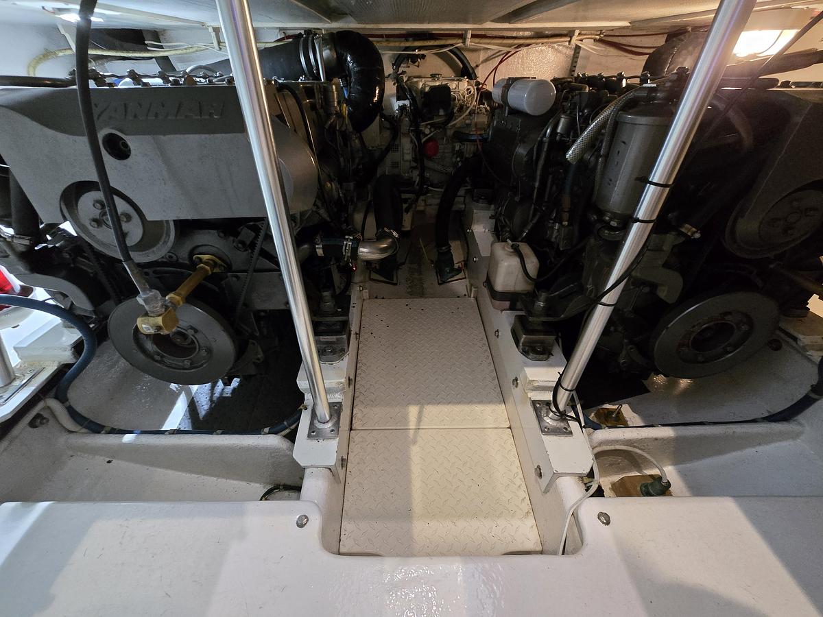 Used 2003 35' Henriques Sportfisherman Flybridge | 35ft