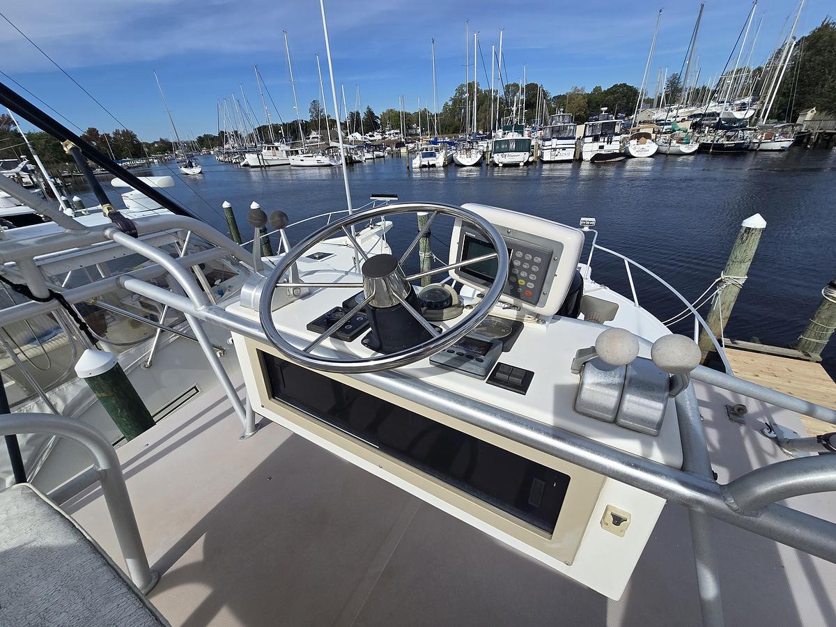 Used 1996 30' Albemarle 305 Express Fisherman