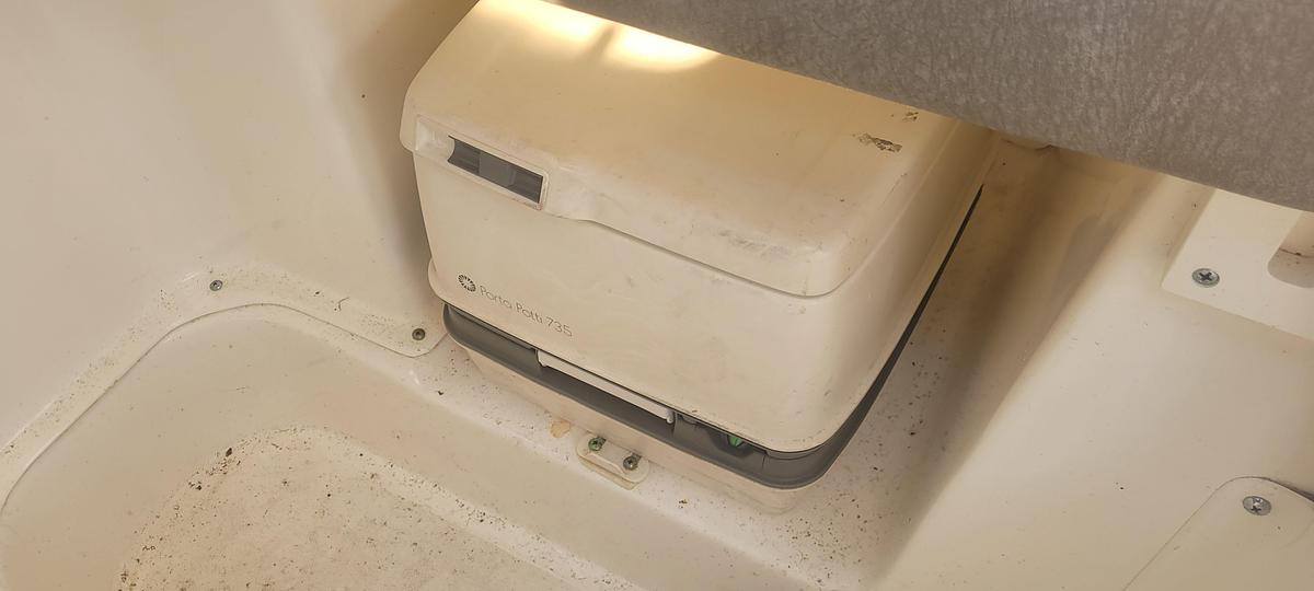 Used 1999 Boston Whaler 23 Conquest | 24ft