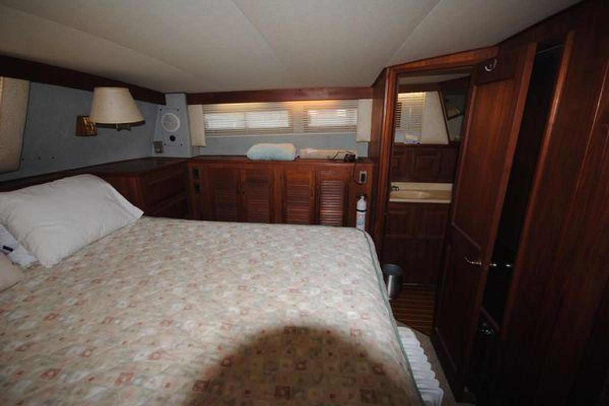 Used 1986 Viking 50 Motor Yacht } 50ft