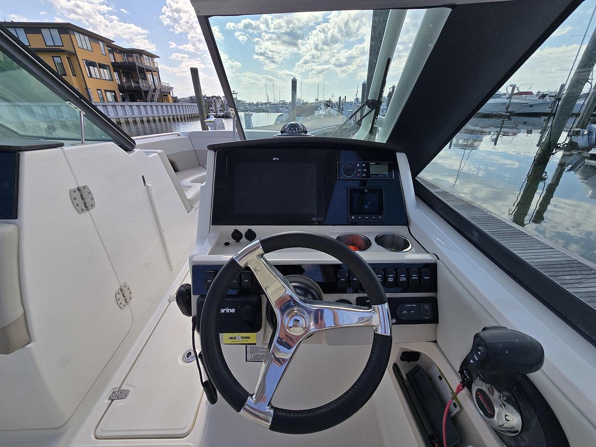 Used 2022 Boston Whaler 240 Vantage | 24ft