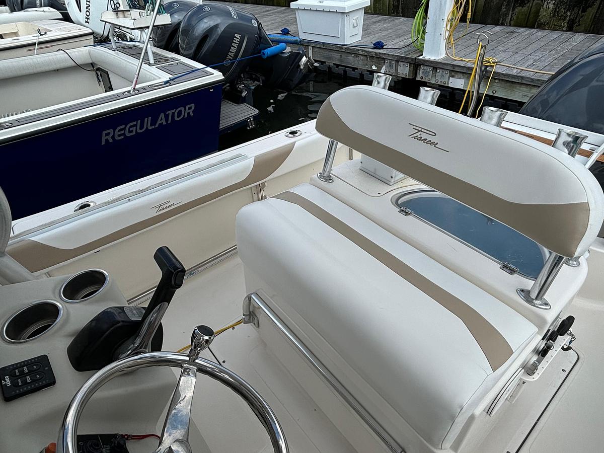 Used 2013 Pioneer 222 Sportfish | 22ft