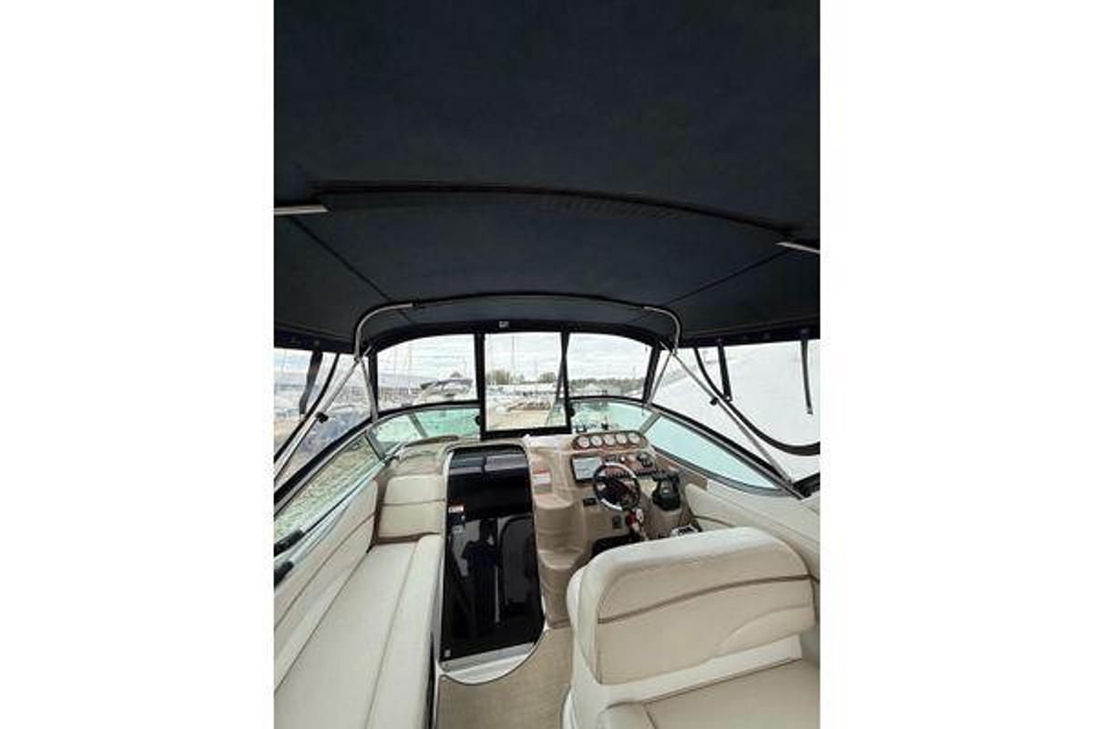 Used 2005 Larson Cabrio 290 | 29ft