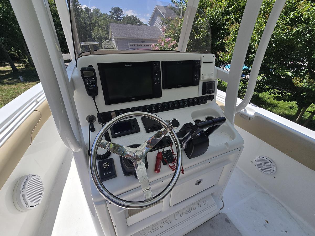 Used 2016 27' Sea Hunt Gamefish 27