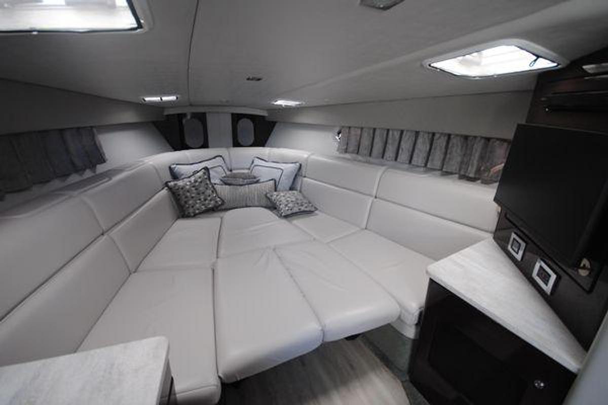 Used 2017 Formula 370 Super Sport } 37ft