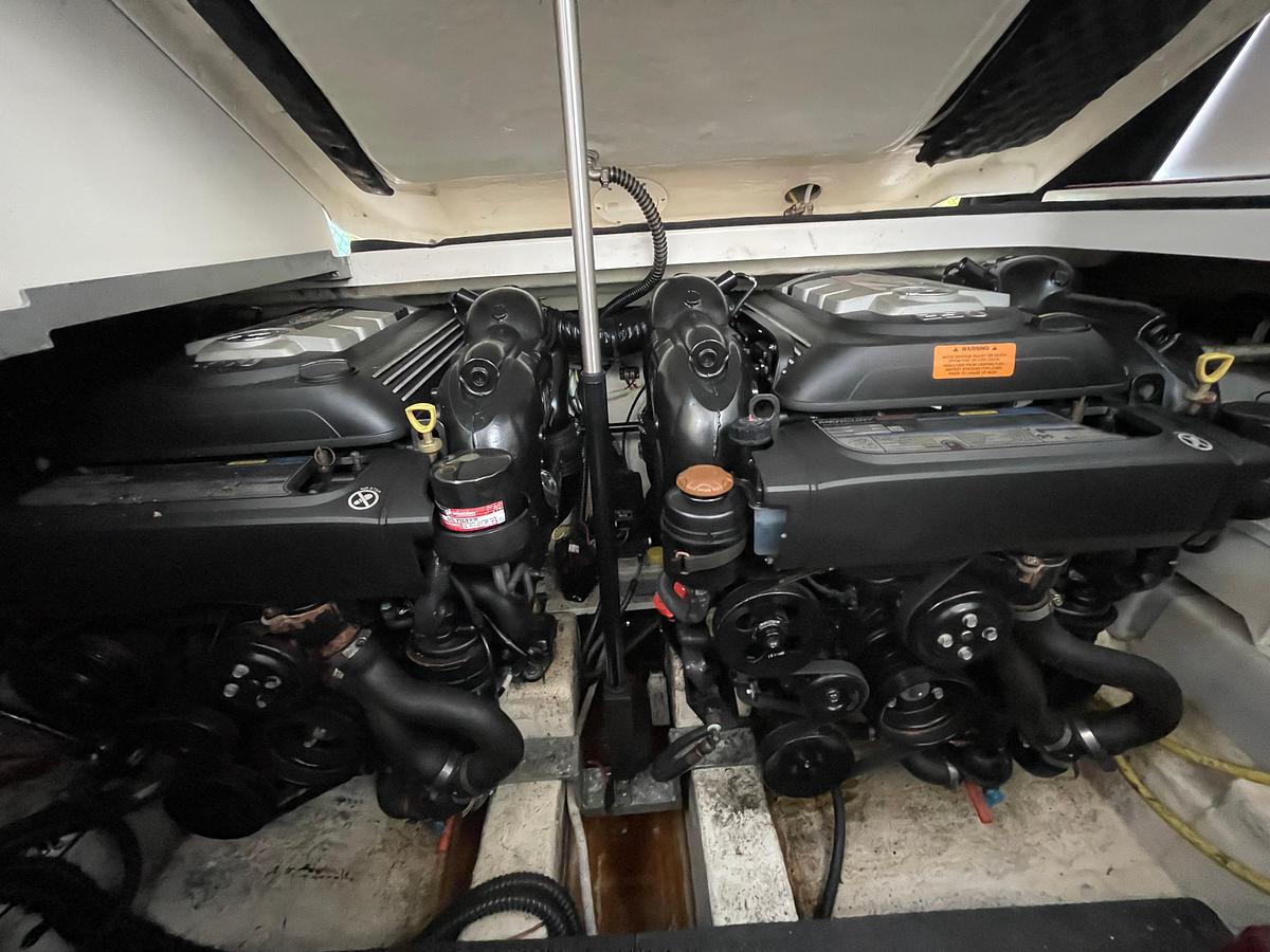 Used 2018 Chaparral 310 Signature | 31ft