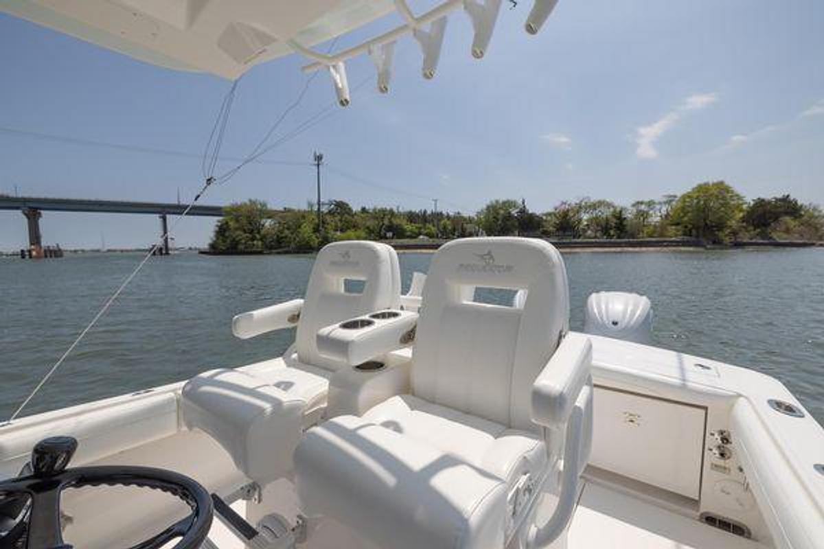 Used 2021 Regulator 28 Forward Seating | 28ft