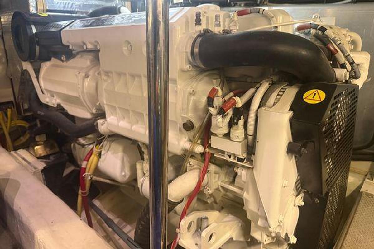 Used 2005 47' Carver 466 Motor Yacht | 47'