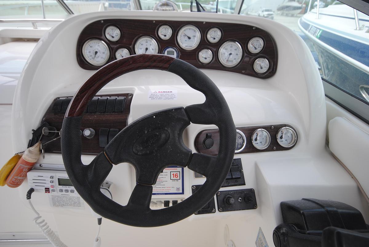 Used 2001 Larson Cabrio 290 Mid Cabin | 29ft