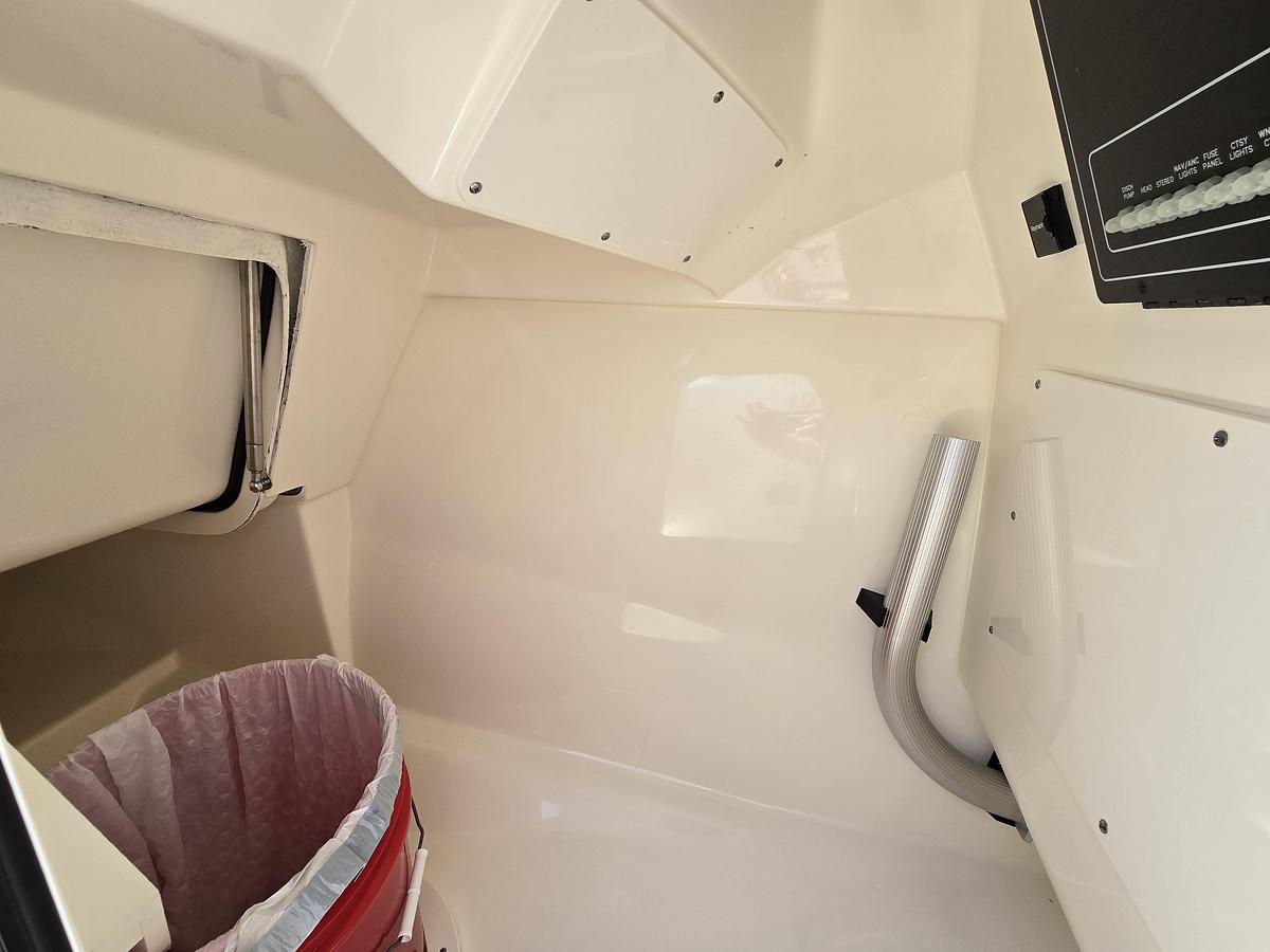 Used 2022 Boston Whaler 240 Vantage | 24ft