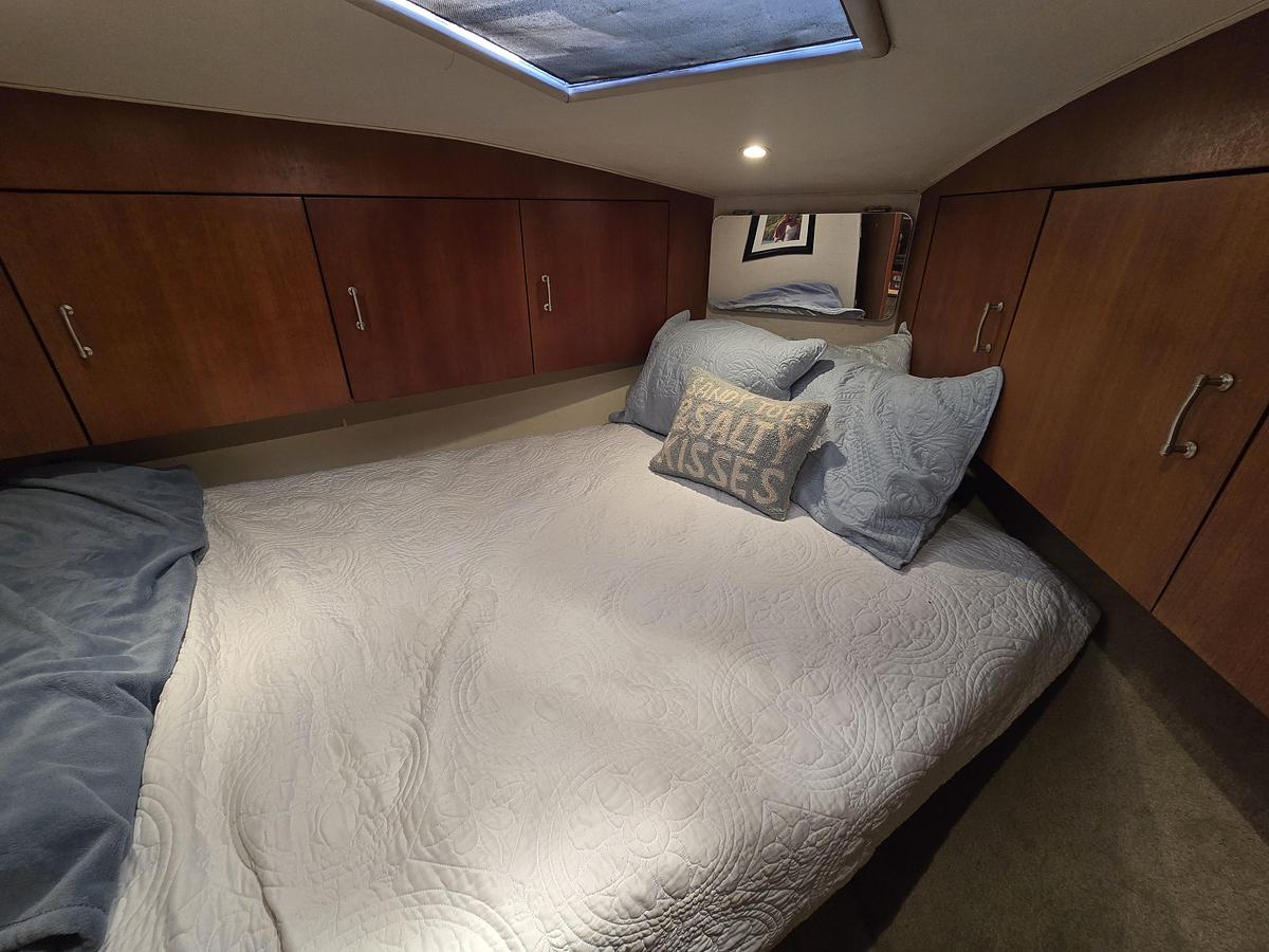 Used 1999 40' Ocean Yachts Open