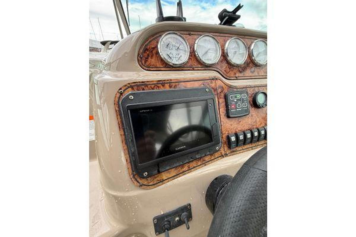 Used 2005 Larson Cabrio 290 | 29ft