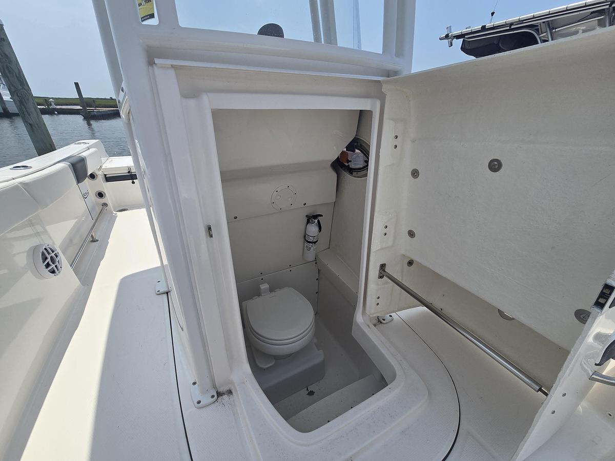 Used 2022 23' Robalo R232 Center Console | 23ft