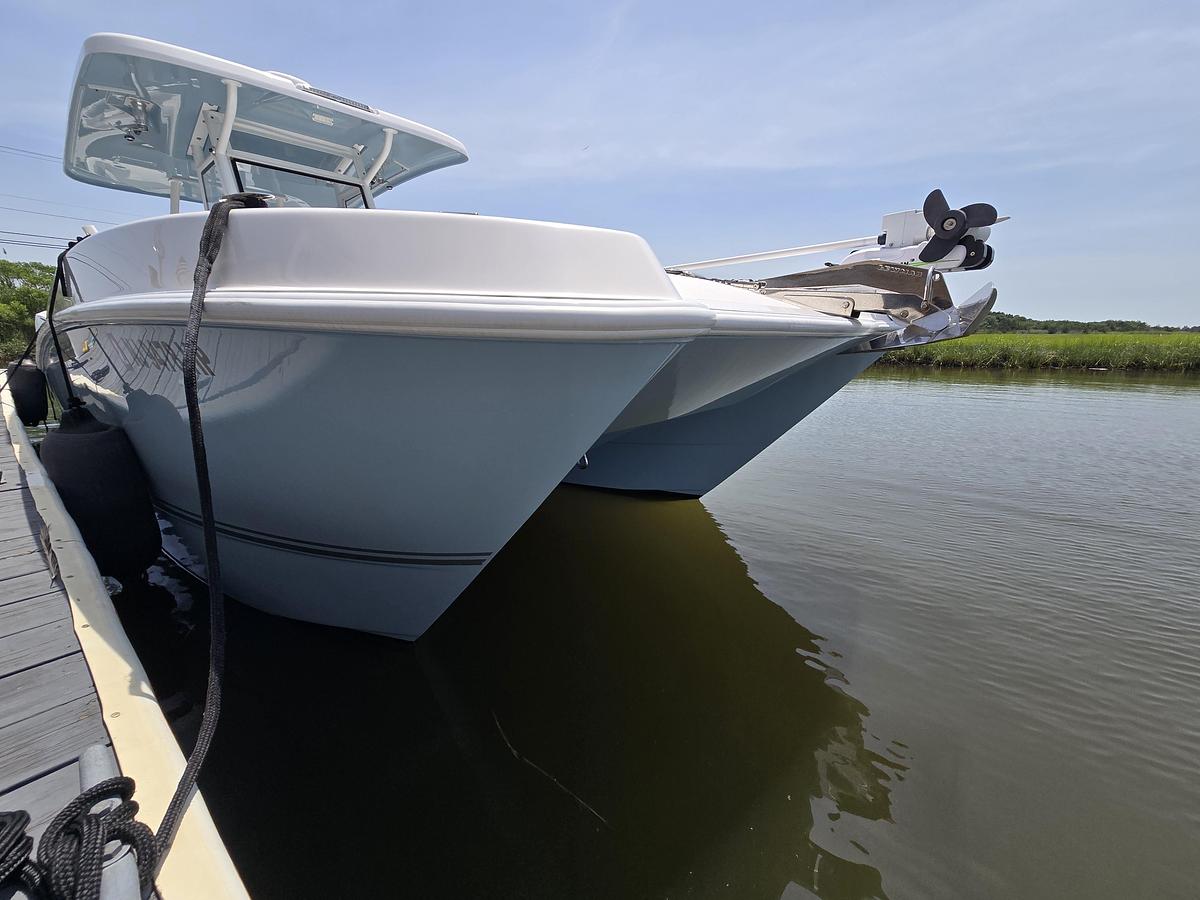 Used 2021 28' Twin Vee 280 GFX CC