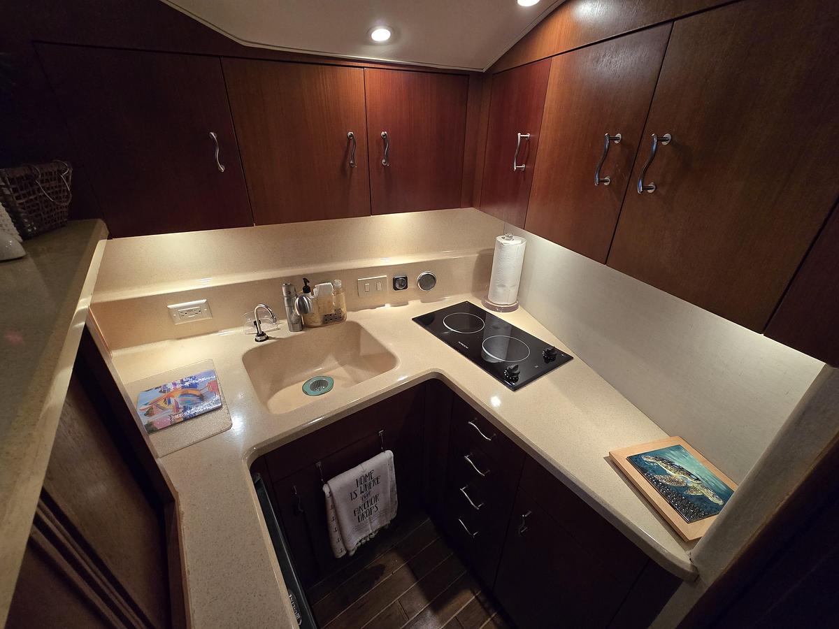 Used 1999 40' Ocean Yachts Open