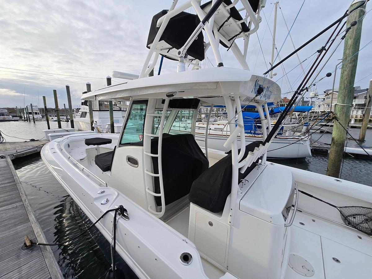 Used 2015 Boston Whaler 350 Outrage | 35ft