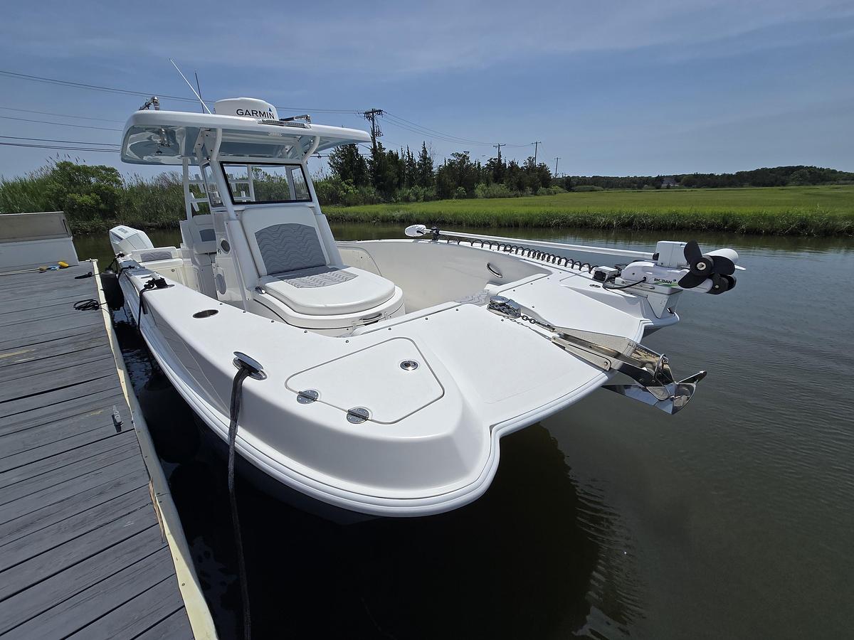 Used 2021 28' Twin Vee 280 GFX CC