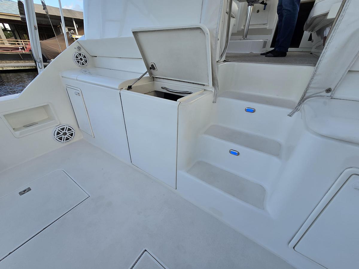 Used 1999 40' Ocean Yachts Open