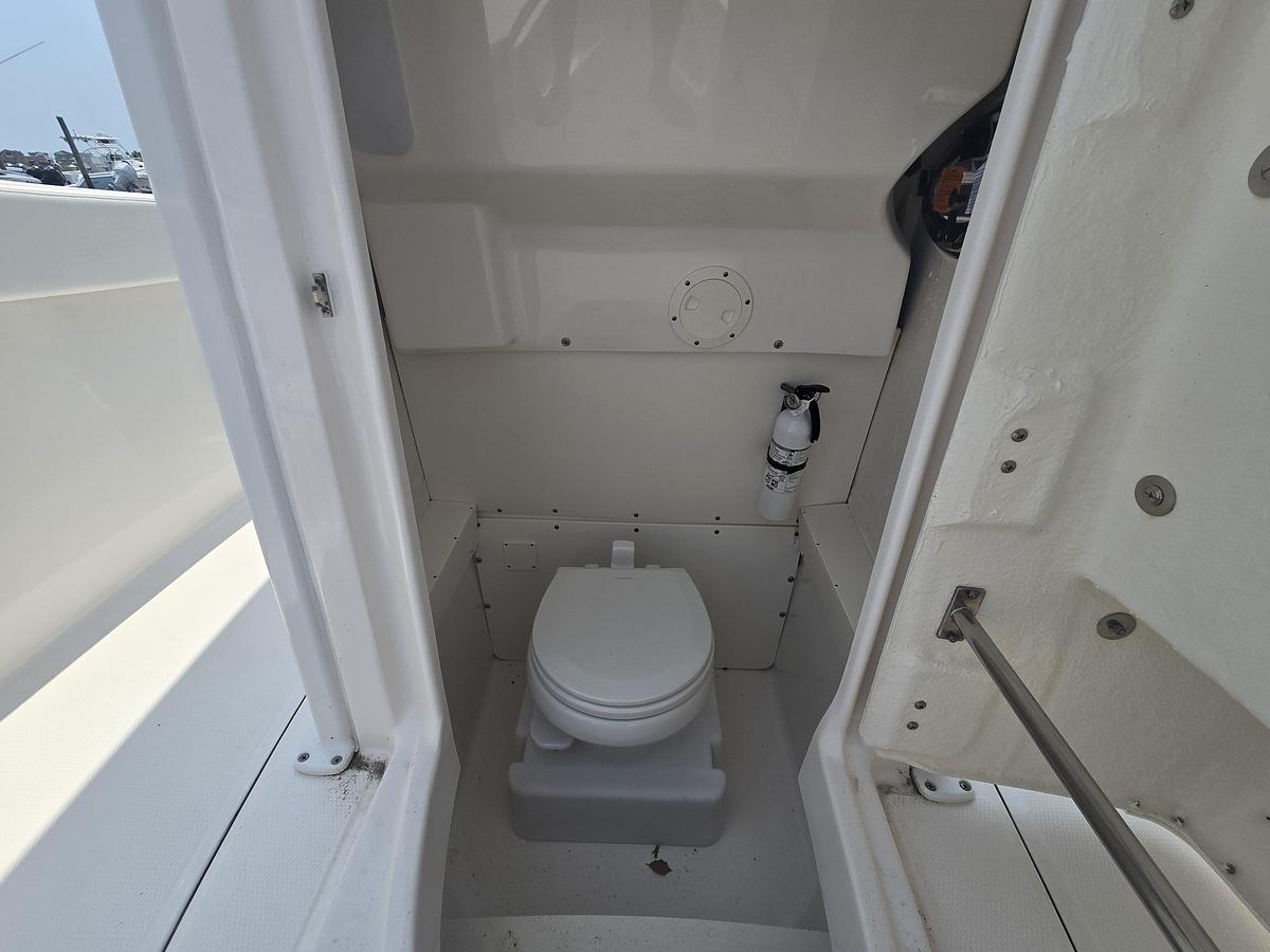 Used 2022 23' Robalo R232 Center Console | 23ft