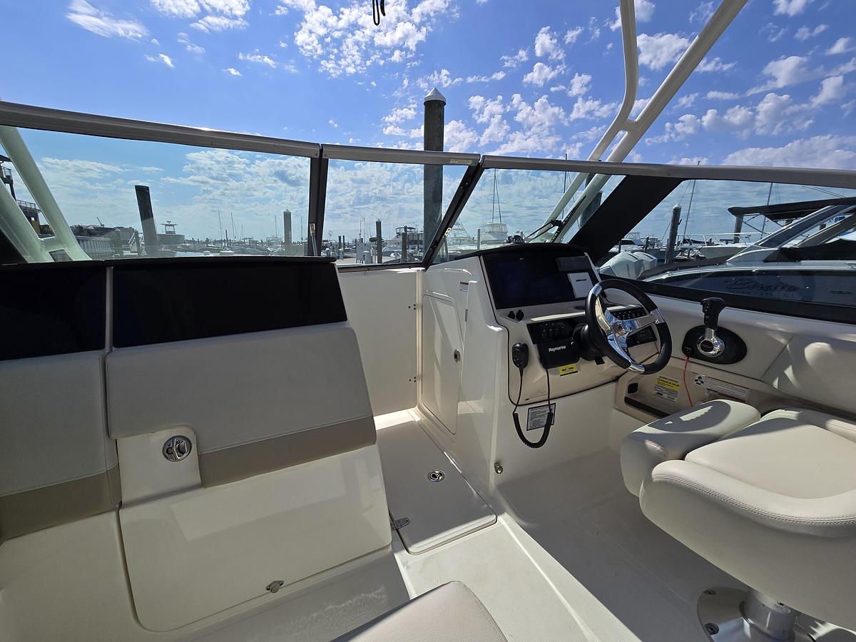 Used 2022 Boston Whaler 240 Vantage | 24ft