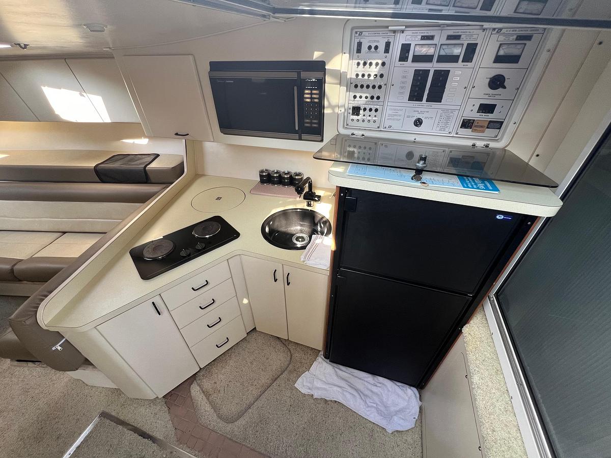 Used 1990 Trojan 11 Meter Express | 38ft