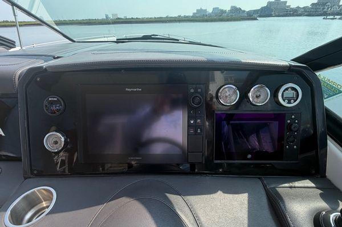 Used 2020 33' Formula 330 Crossover Bowrider