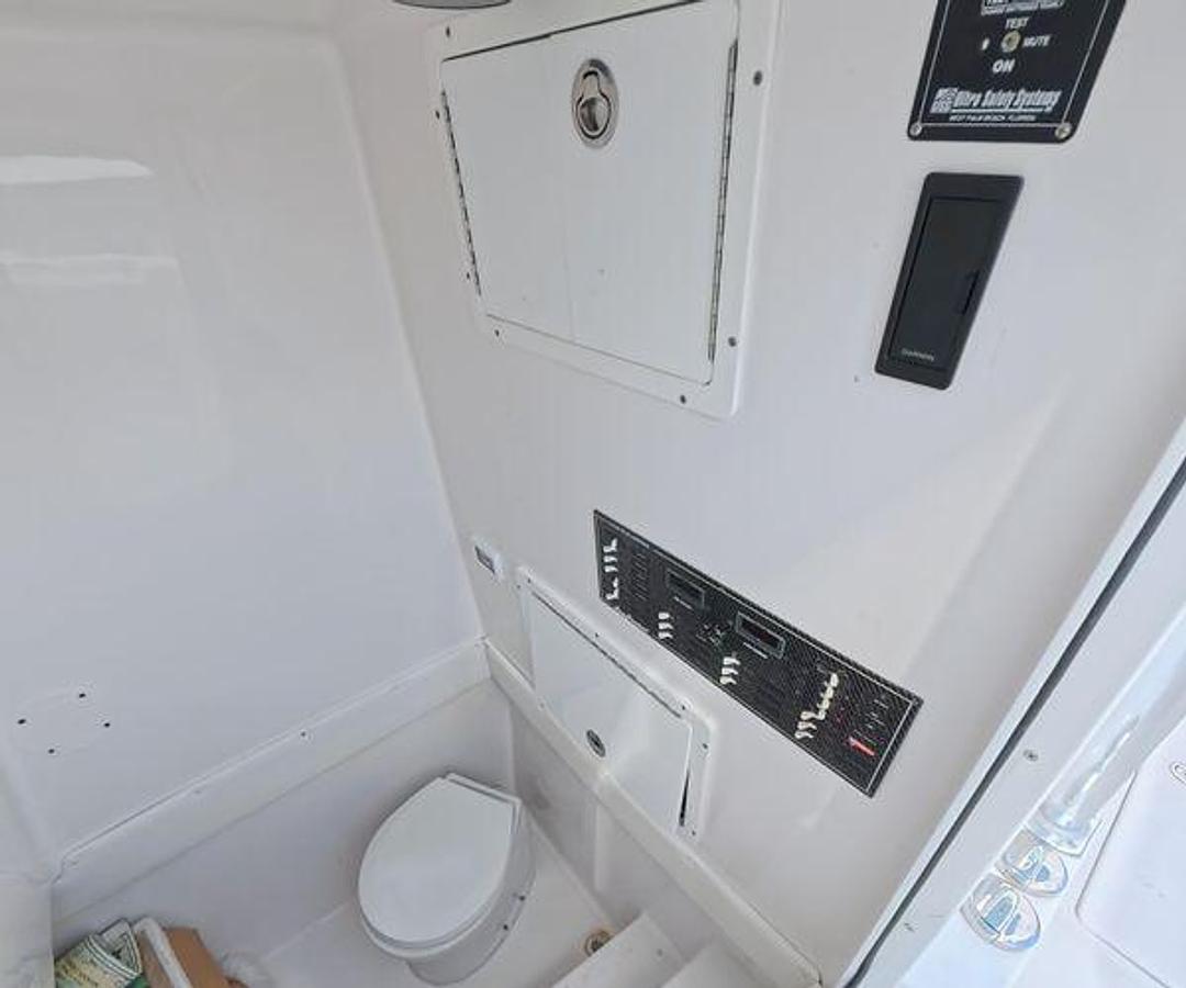 Used 2019 SeaHunter 33 Tournament | 33ft