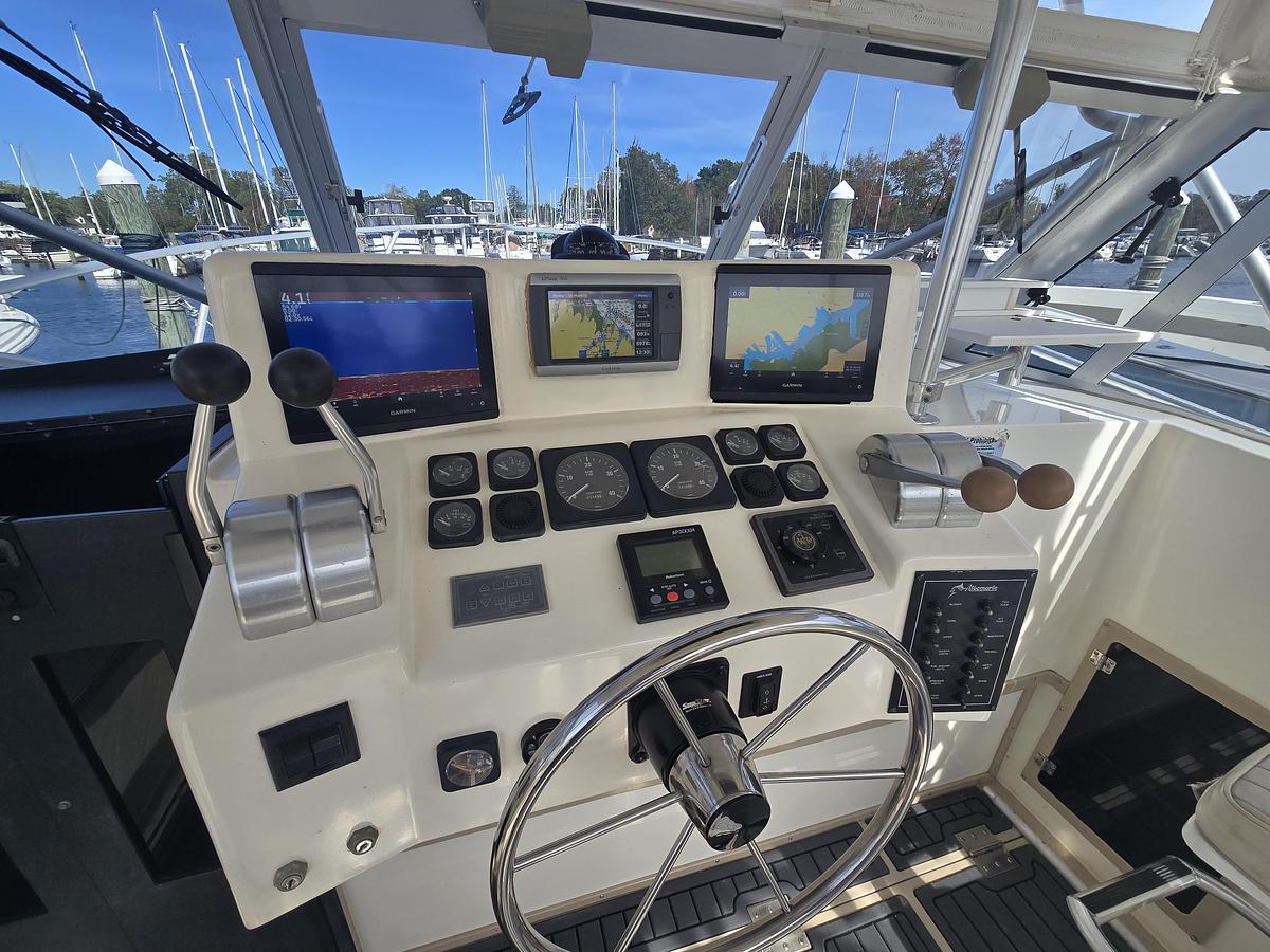Used 1996 30' Albemarle 305 Express Fisherman