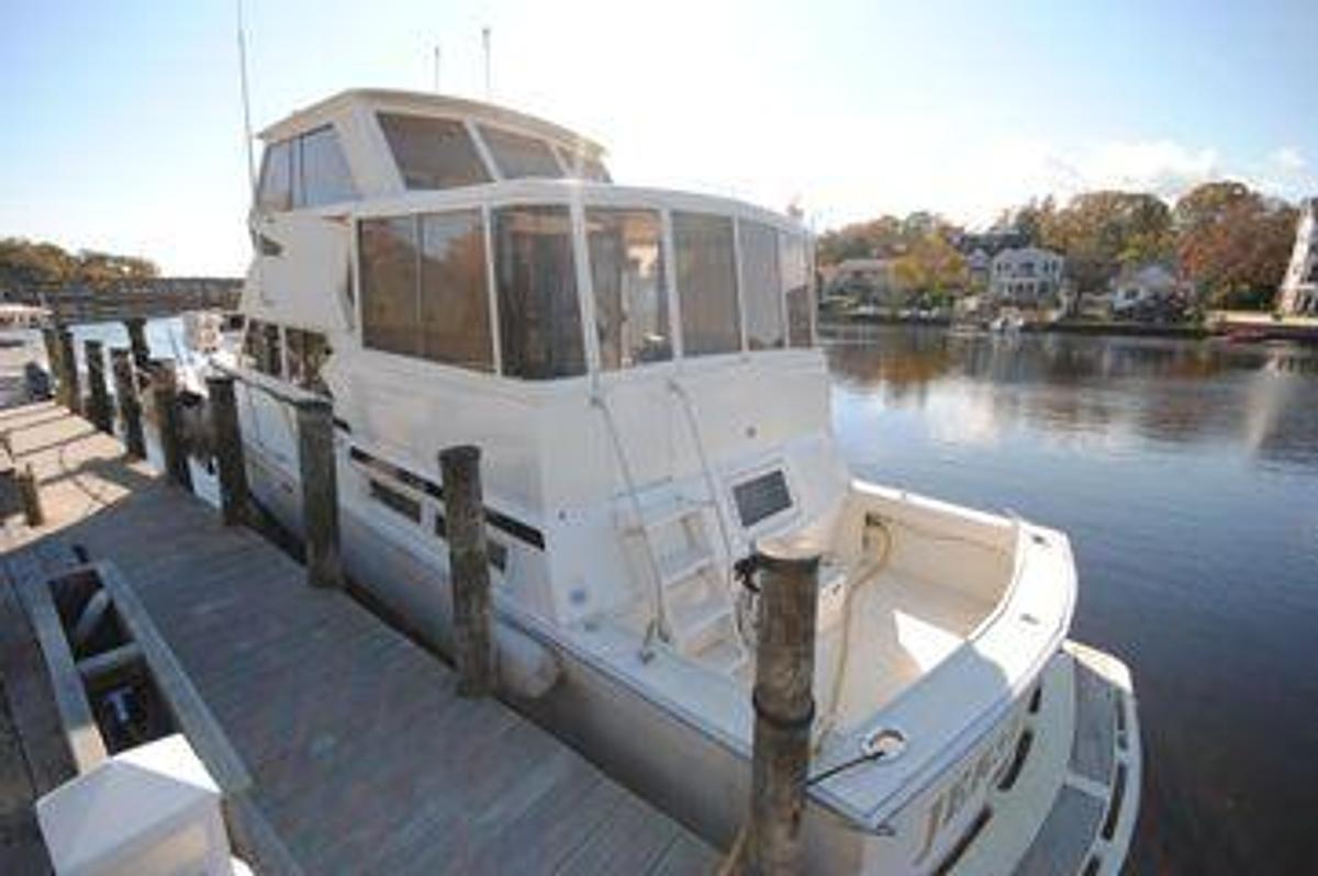 Used 1986 Viking 50 Motor Yacht } 50ft