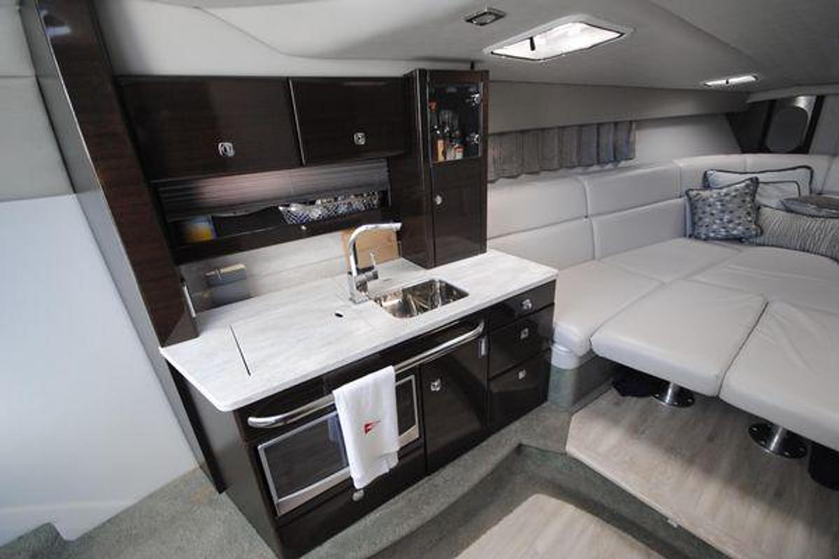 Used 2017 Formula 370 Super Sport } 37ft