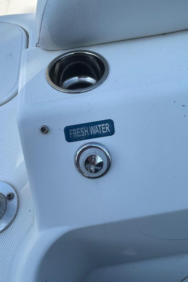 Used 2019 World Cat 230 DC | 23ft