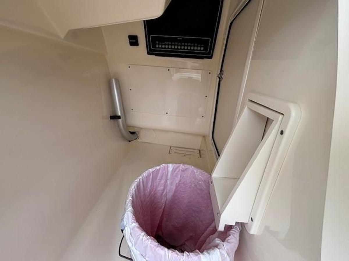 Used 2022 Boston Whaler 240 Vantage | 24ft