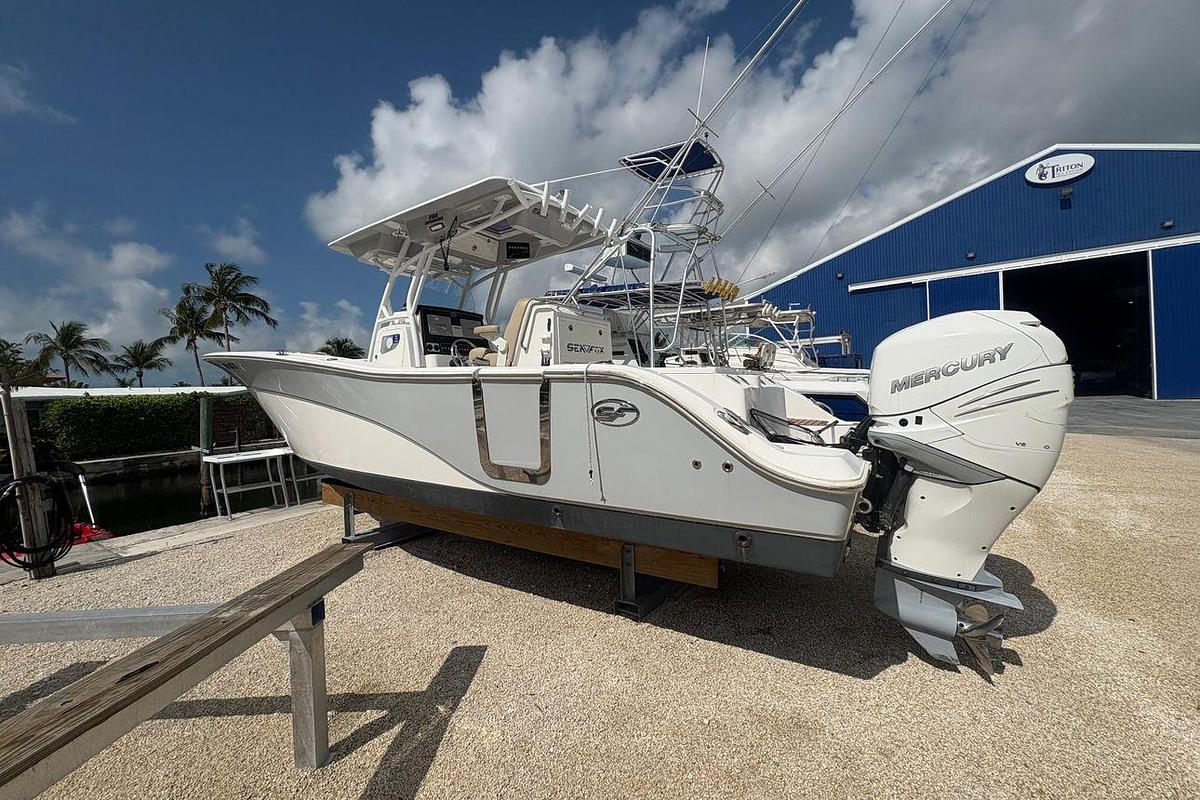 Used 2017 Sea Fox 288 Commander | 28ft