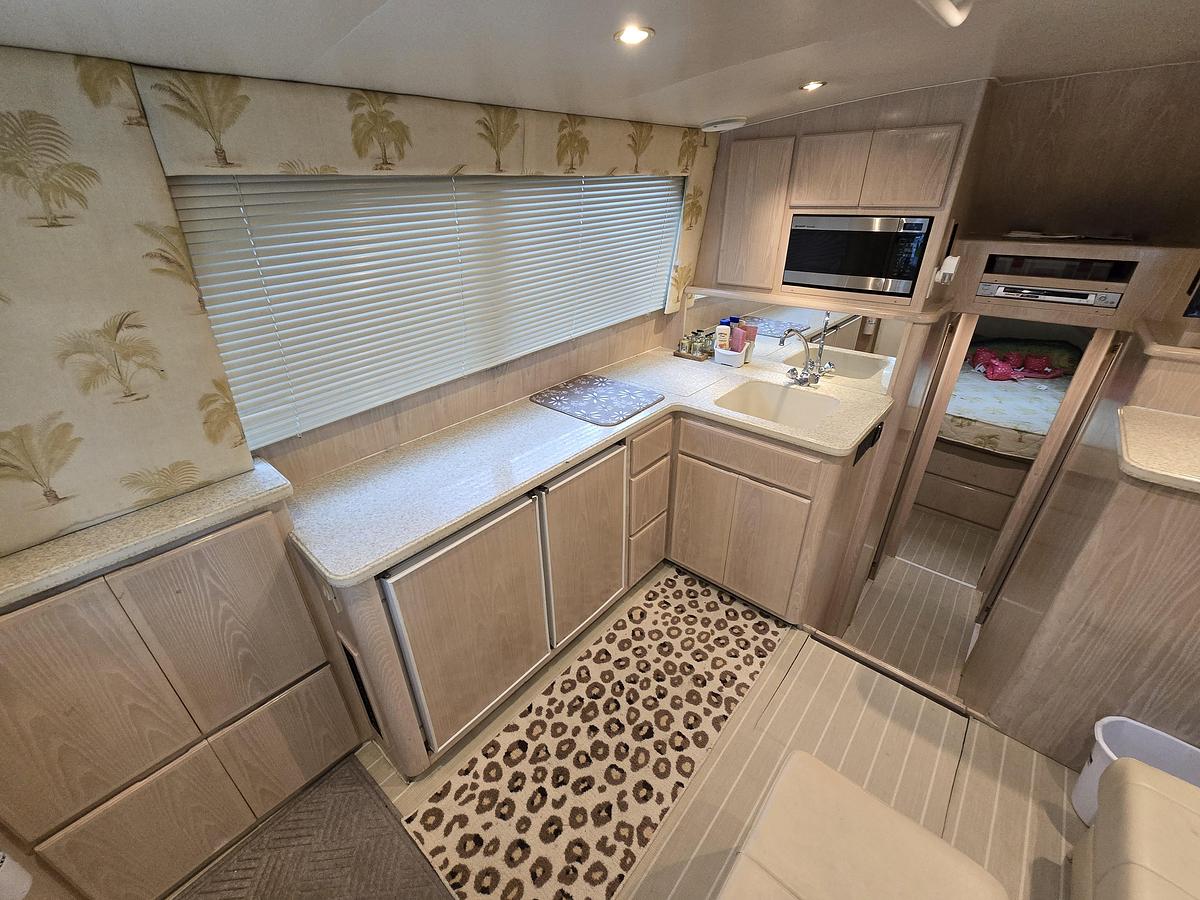 Used 2003 35' Henriques Sportfisherman Flybridge | 35ft