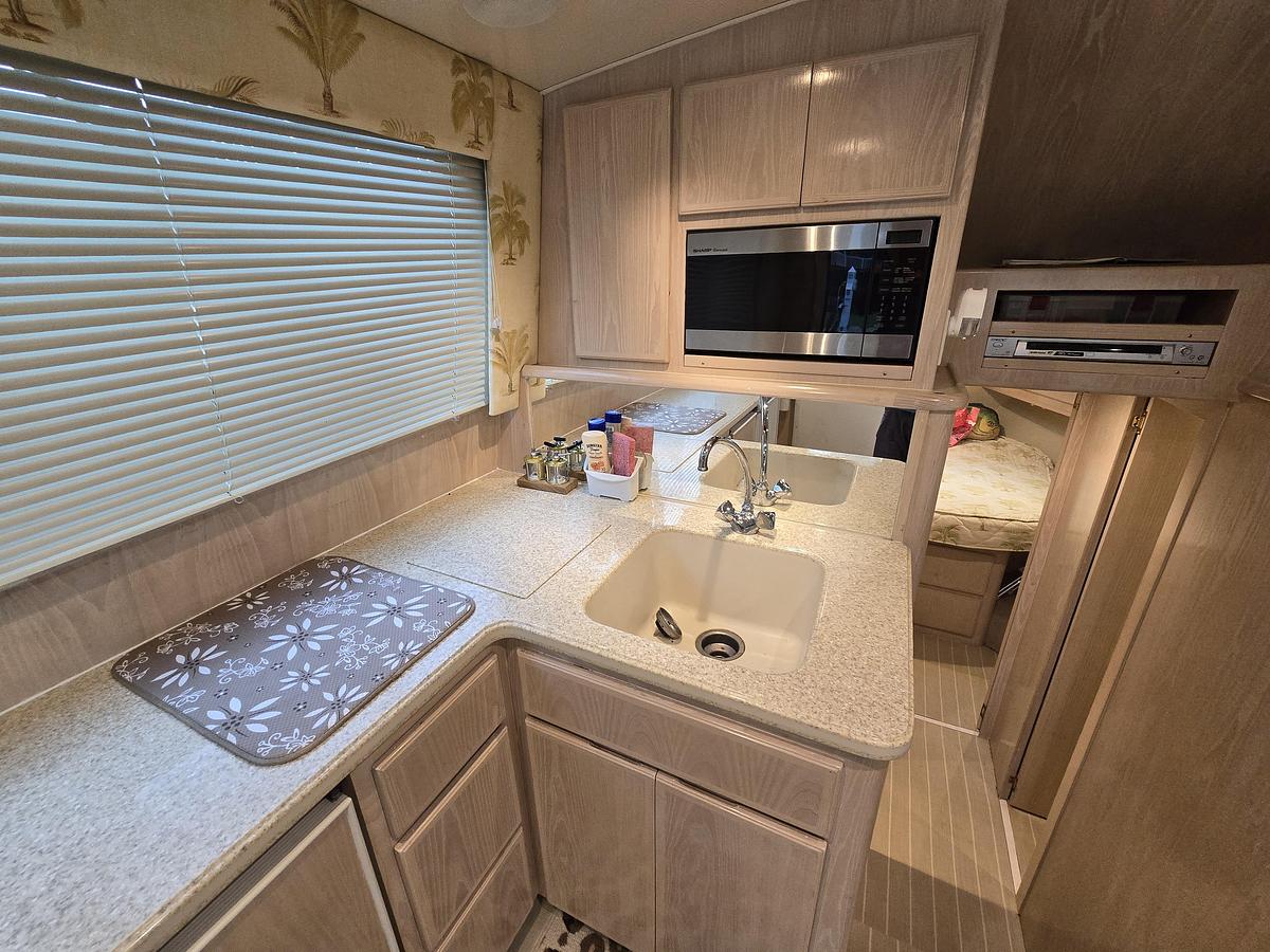 Used 2003 35' Henriques Sportfisherman Flybridge | 35ft