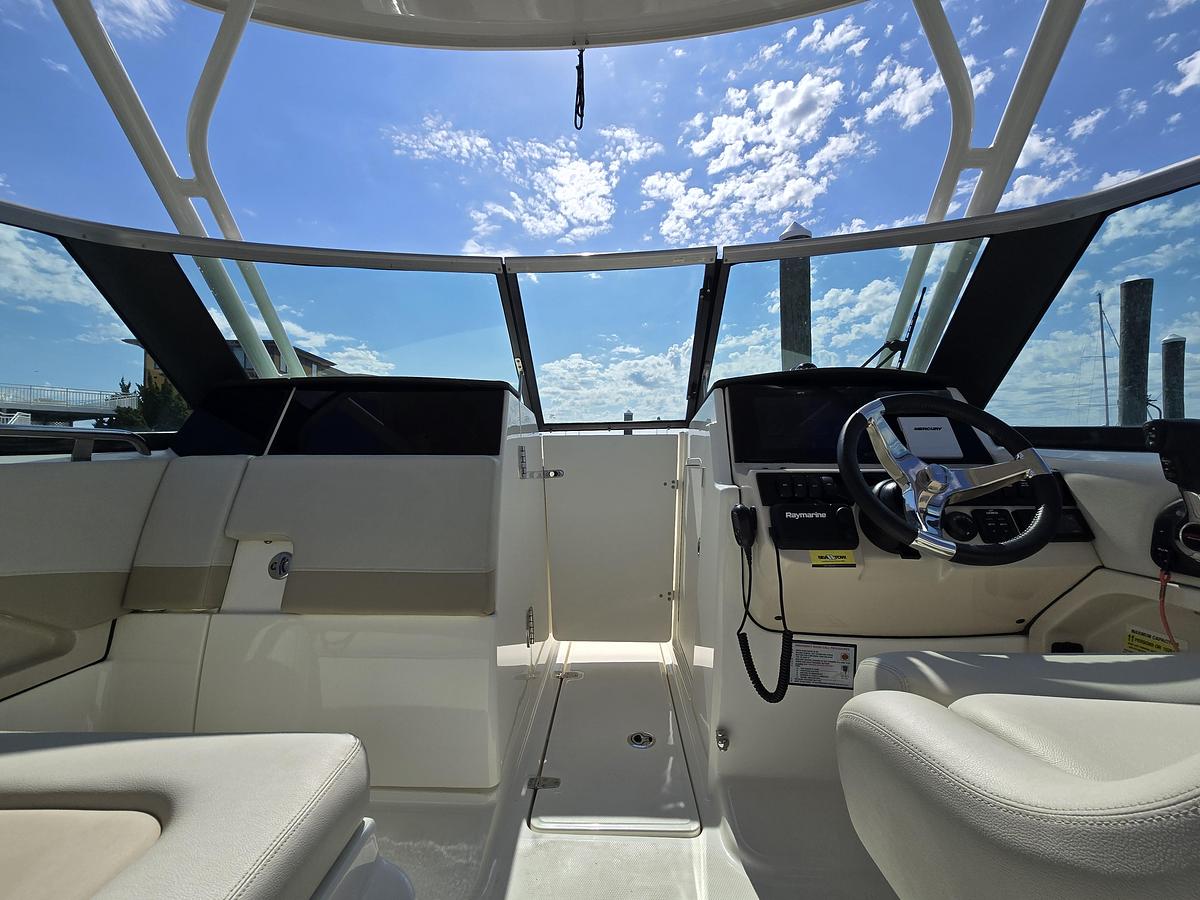 Used 2022 Boston Whaler 240 Vantage | 24ft
