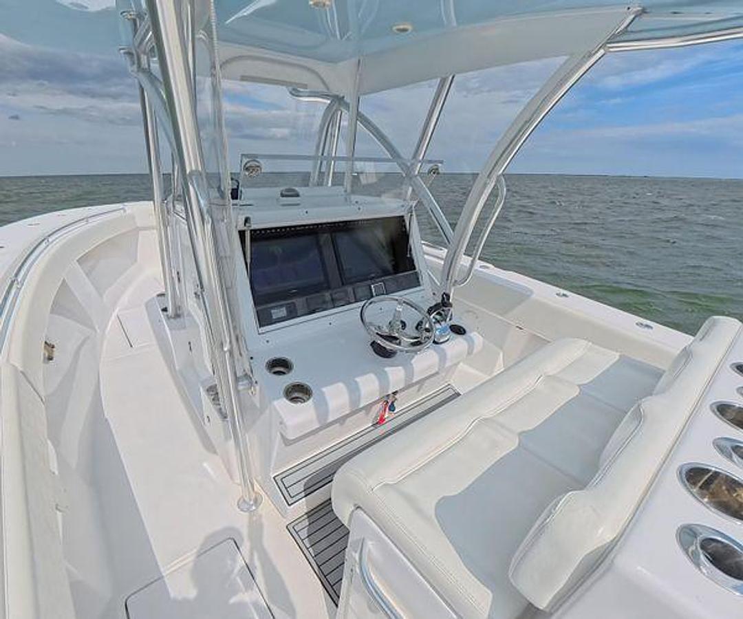 Used 2019 SeaHunter 33 Tournament | 33ft