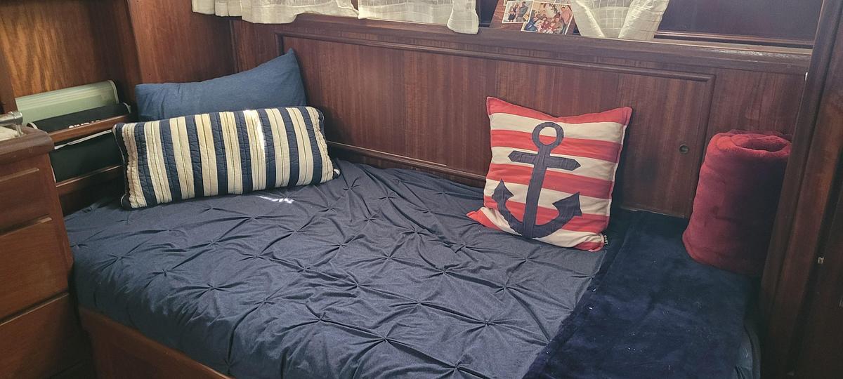 Used 1976 Hatteras 38 DC | 38ft