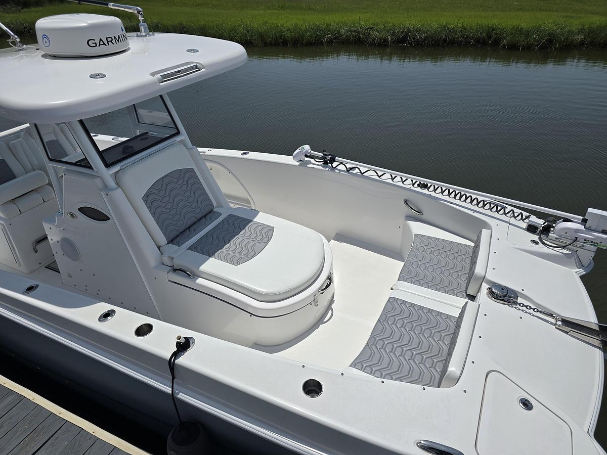 Used 2021 28' Twin Vee 280 GFX CC