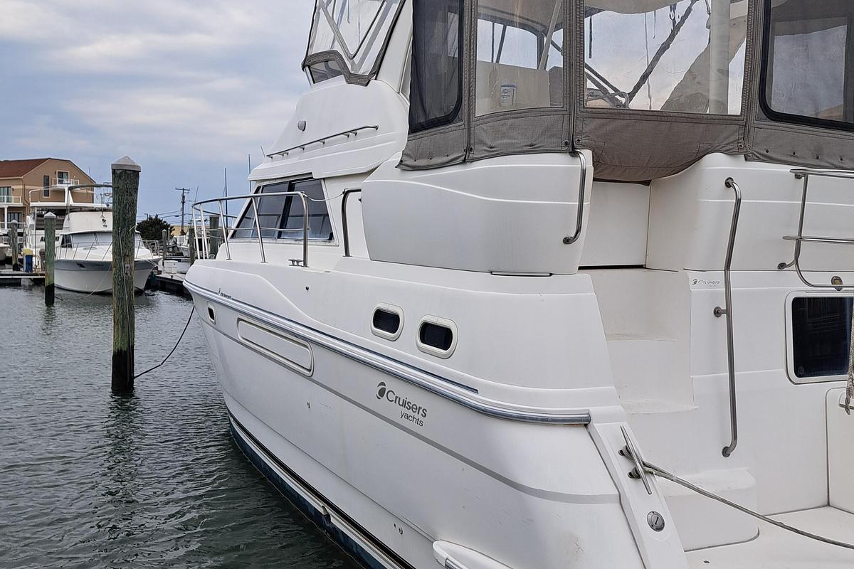 Used 1999 Cruisers aft cabin | 37ft