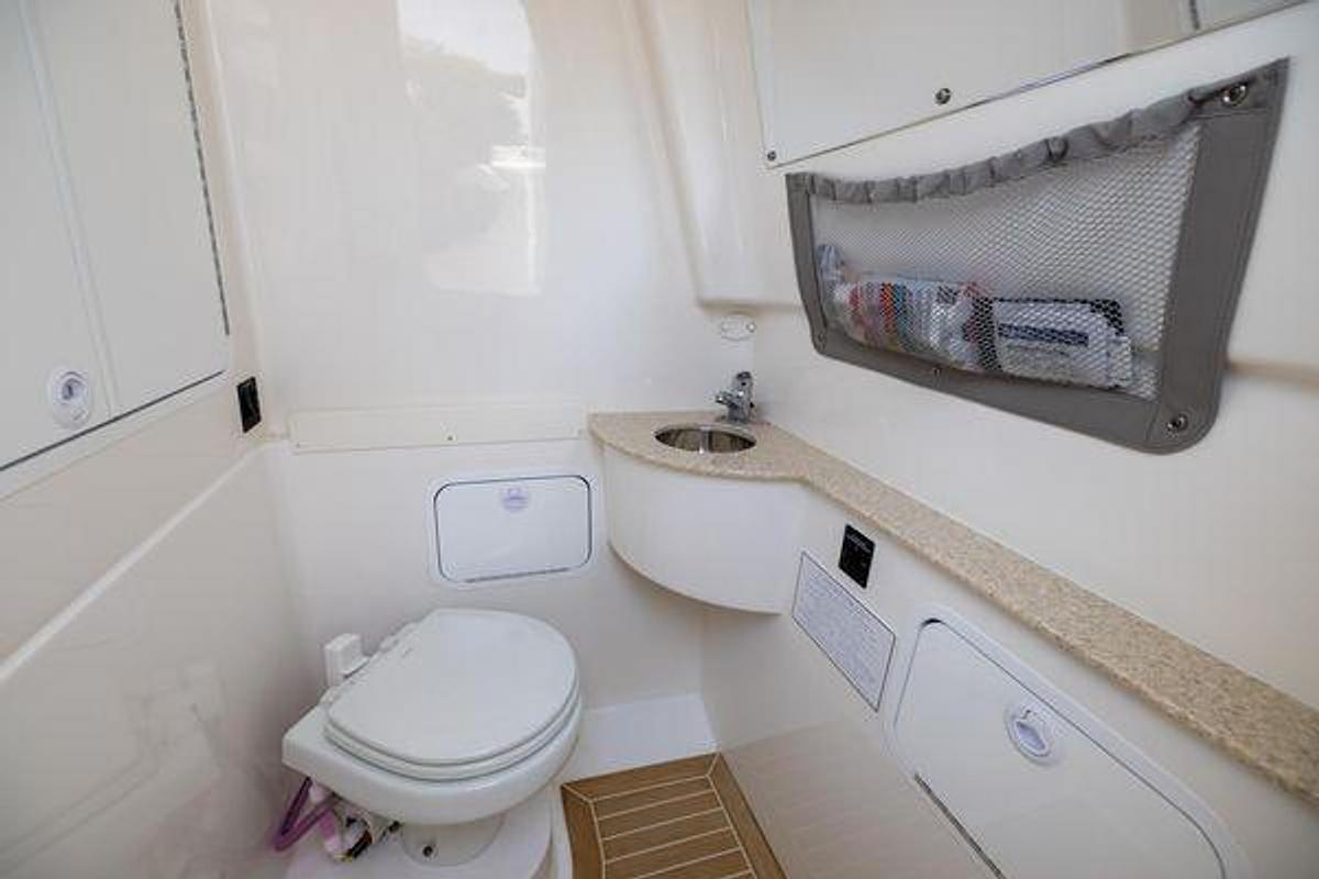 Used 2021 Regulator 28 Forward Seating | 28ft