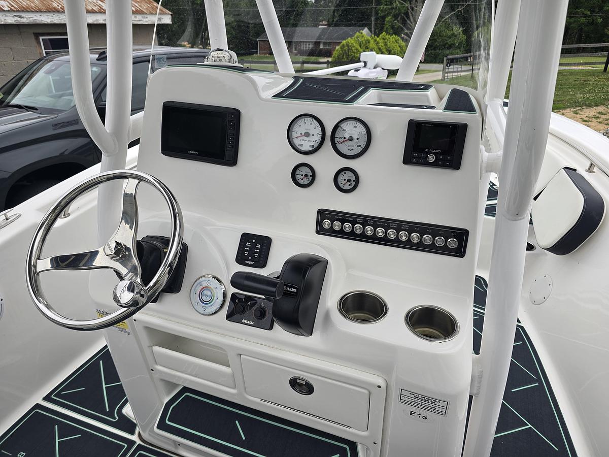 Used 2022 19' Tidewater 198 Adventure Center Console