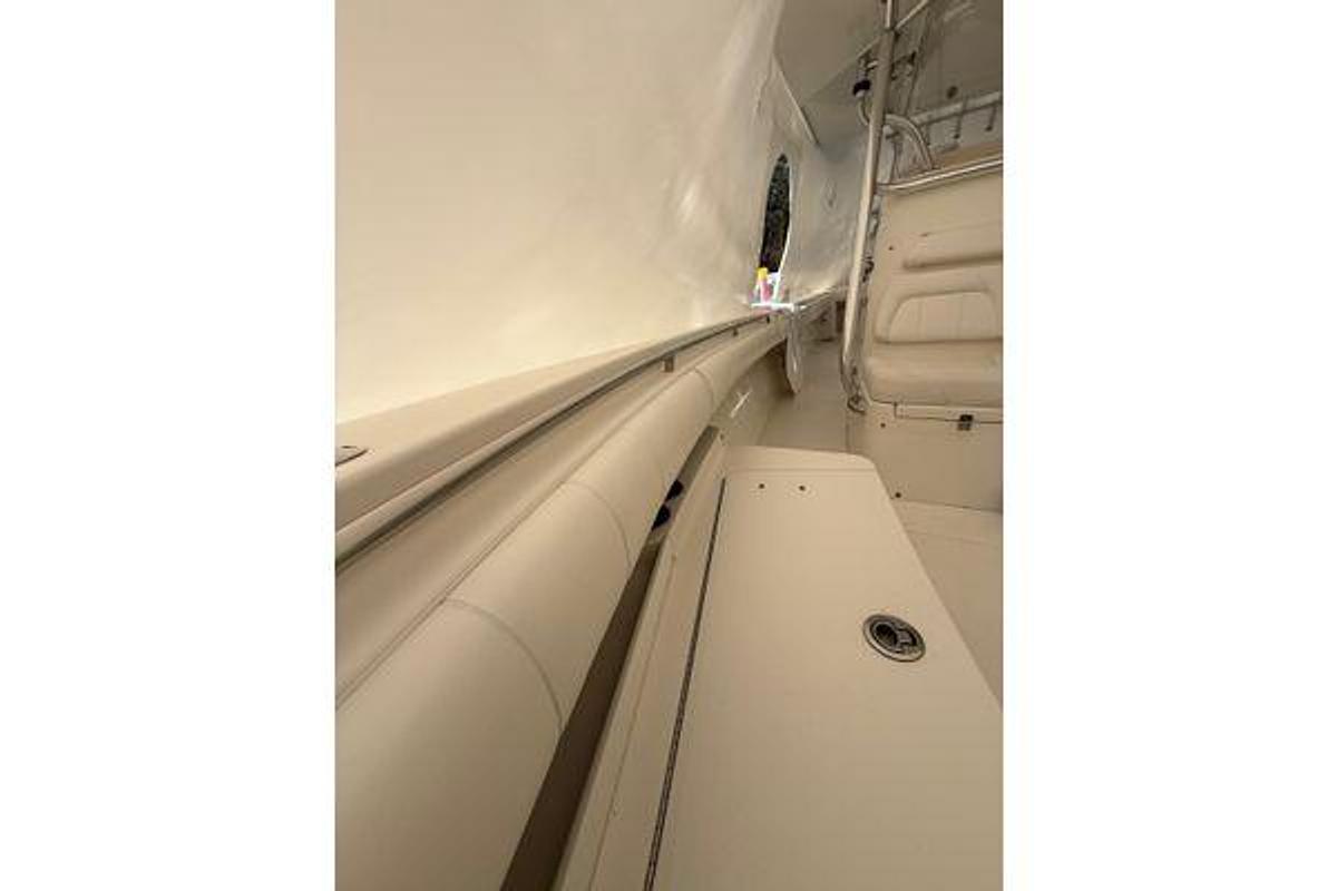 Used 2015 Regulator 28 Forward Seating | 28ft