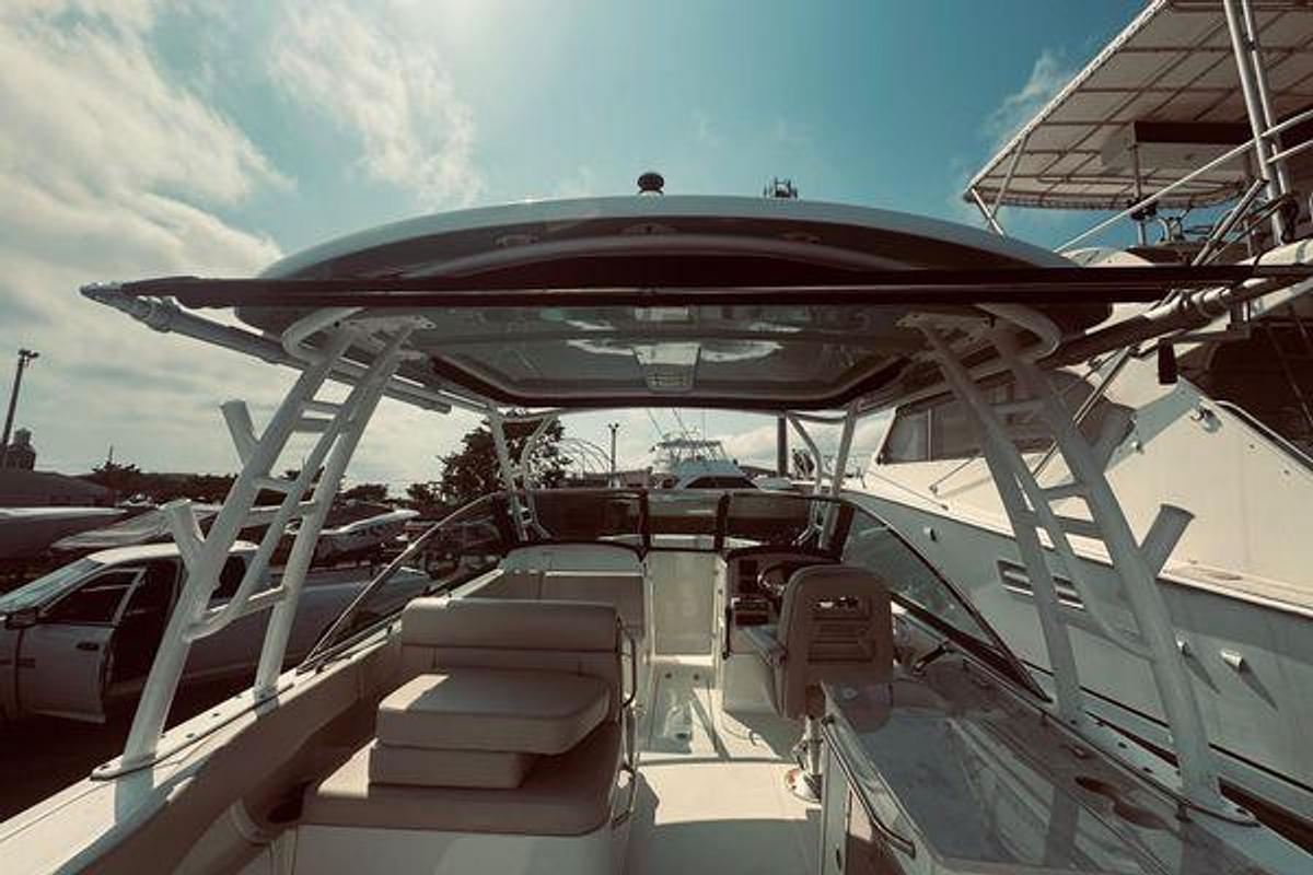 Used 2020 Boston Whaler 270 Vintage | 27ft