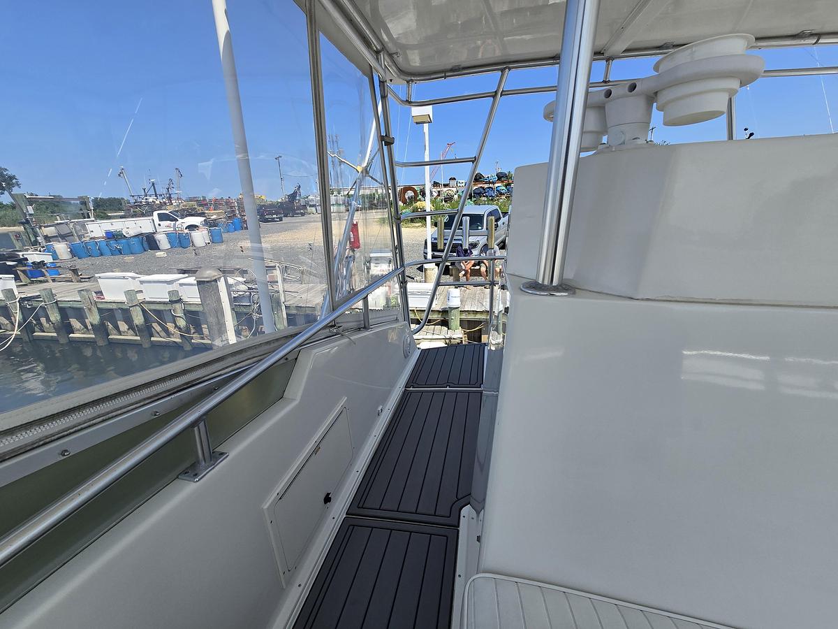 Used 1998 38' Henriques Sportfisherman