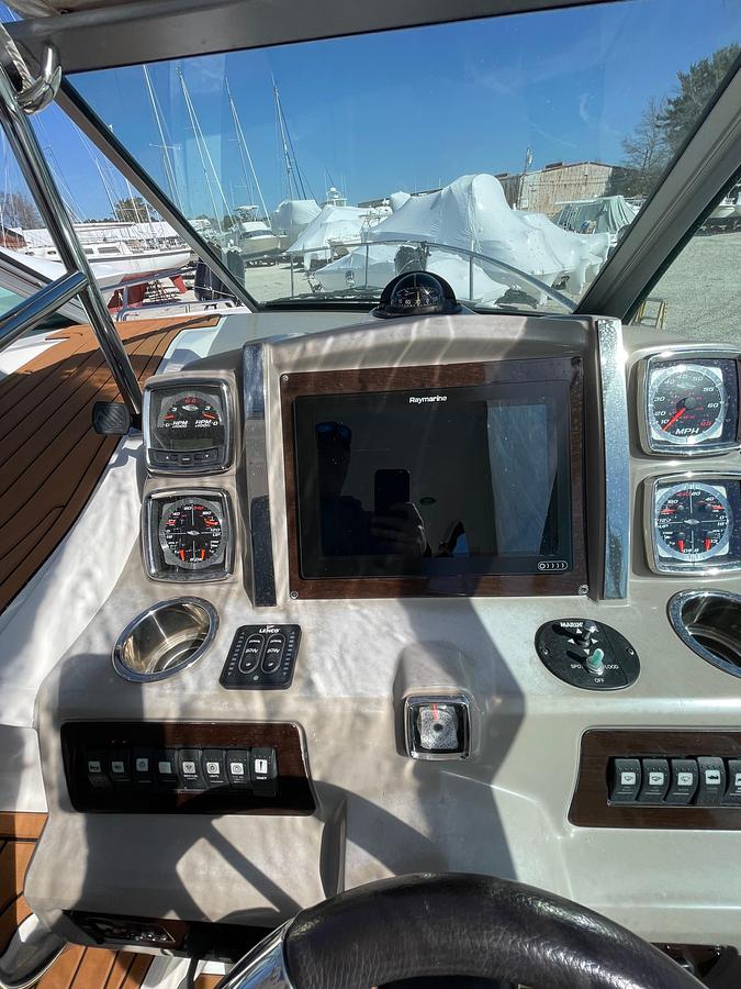 Used 2018 Chaparral 310 Signature | 31ft