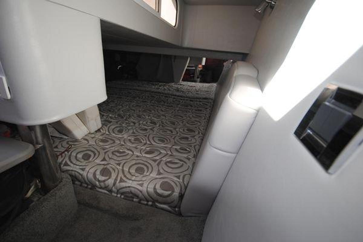 Used 2017 Formula 370 Super Sport } 37ft