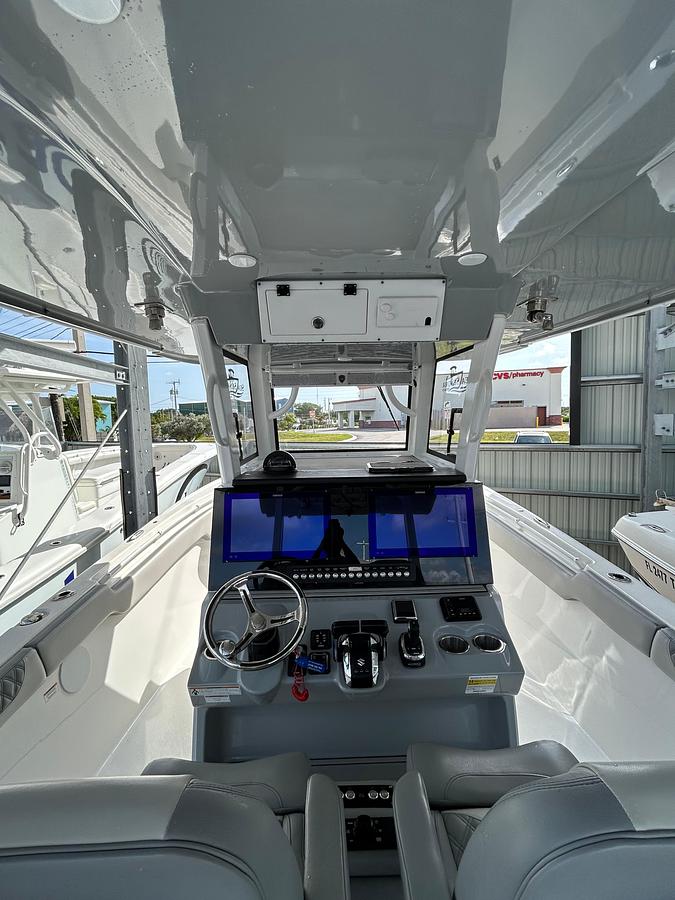 Used 2024 Sea Pro 320 DLX Center Console | 32ft