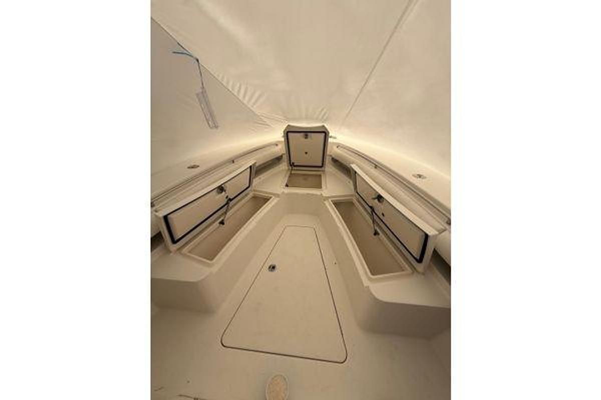 Used 2015 Regulator 28 Forward Seating | 28ft